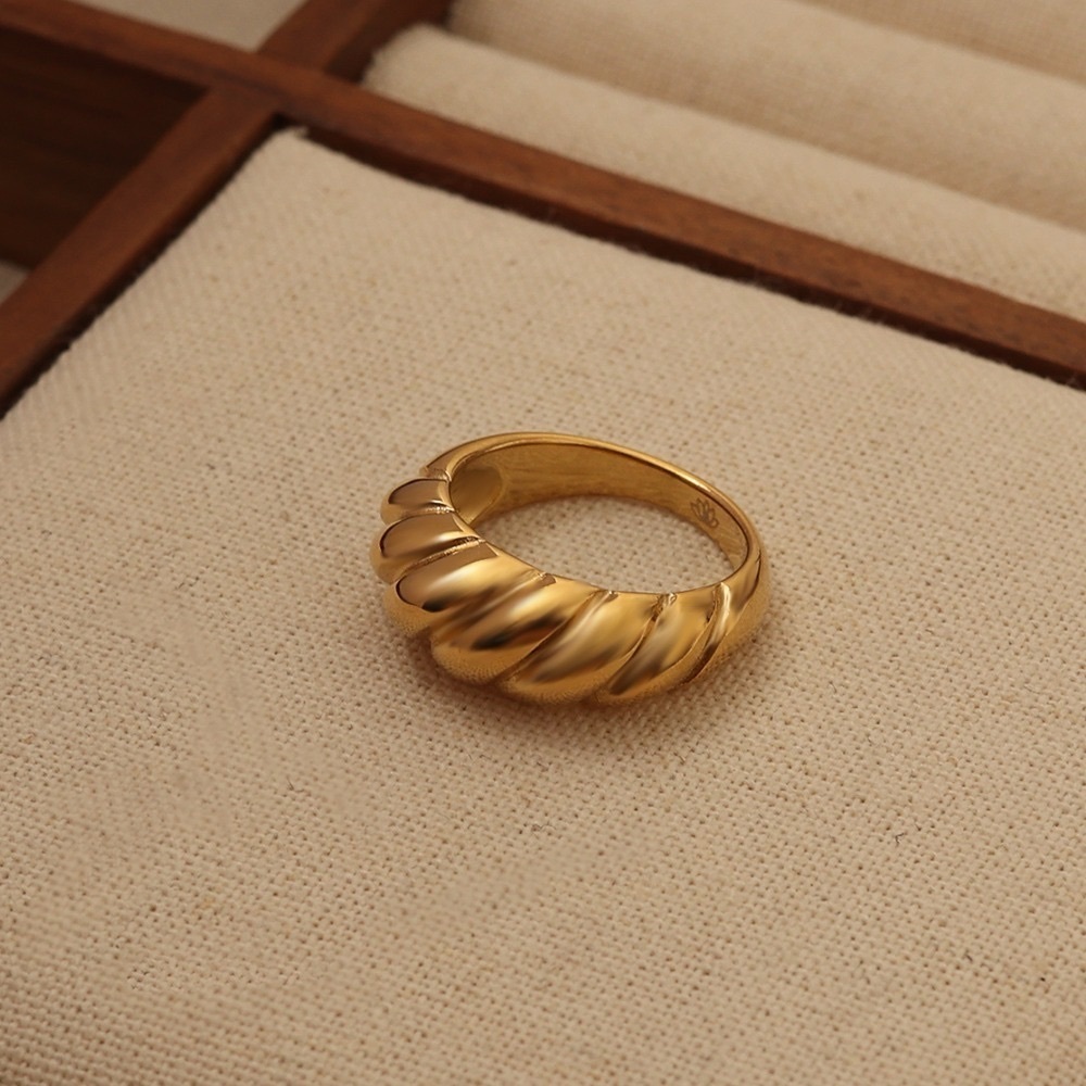Inner Harmoni 18K Gold Plated Elegant Gold-Toned Women's Conch Ring